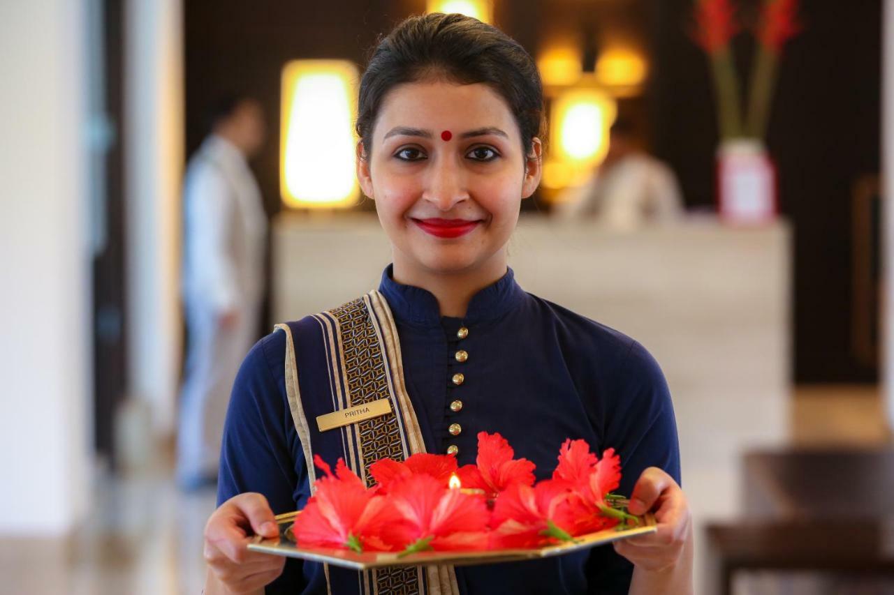 Готель Trident Agra Екстер'єр фото A hotel employee in India